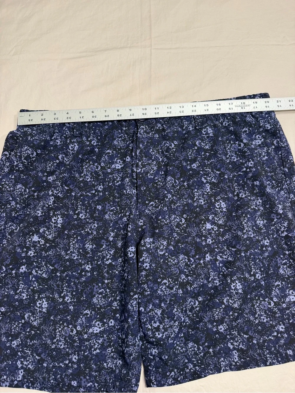 Under Armour Golf Shorts Size 44 Navy Blue Print